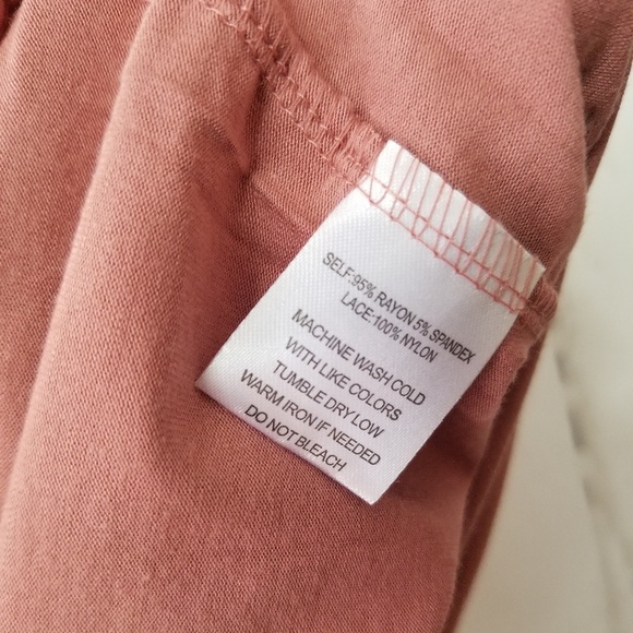 Women's Ruffled and Lace Top MAUVE - Picture 7 of 7